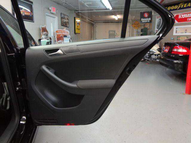 2011 Volkswagen Jetta 4dr Sedan 6A